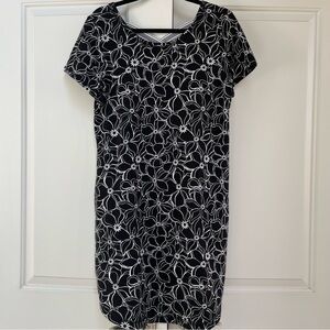 T by Talbots Cozy Crush Fabric SPF 50 Black White Graphic Blooms Design Dress